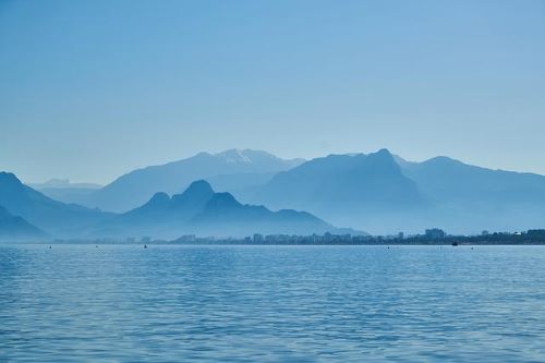 海のブルーの景色の画像